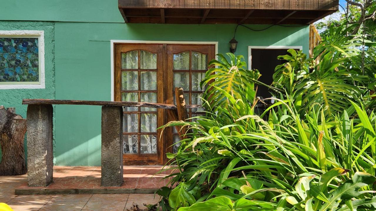 Cabanas Manuto Hanga Roa Exterior foto
